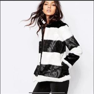 Like new Mango faux fur black and white jacket sz Sm